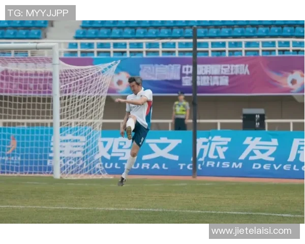 足球明星青睐的足球袜品牌大揭秘助你提升球场表现与舒适度